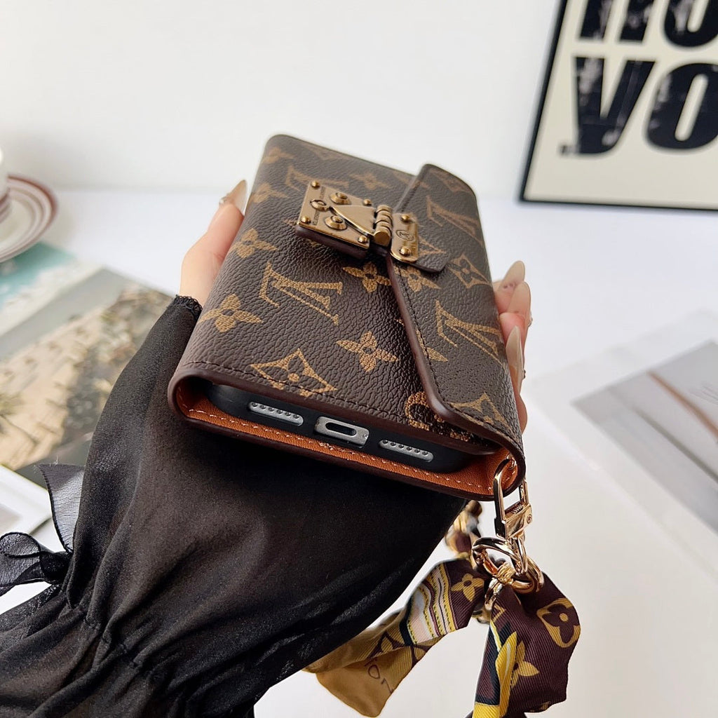 Elegant Designer Style Chain Phone Case Wallet